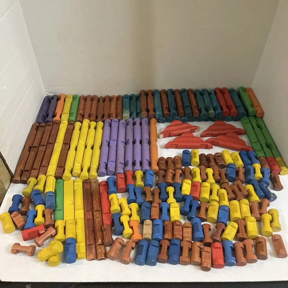 199 Piece Lot Vintage Lincoln Logs Multicolored Roofs Ect